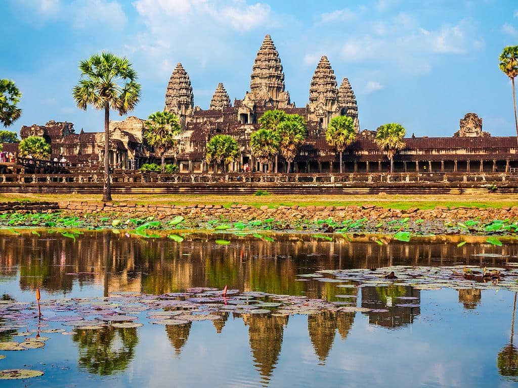 Het gebied dat we zoeken is gelegen in de Cambodjaanse provincie Siem Reap waar veel ruïnes van oude tempels en steden zijn uit de periode van het Khmerrijk. Welke gebied in Combodja, dat in 1992 werd opgenomen op de UNESCO Werelderfgoedlijst, zoeken we?