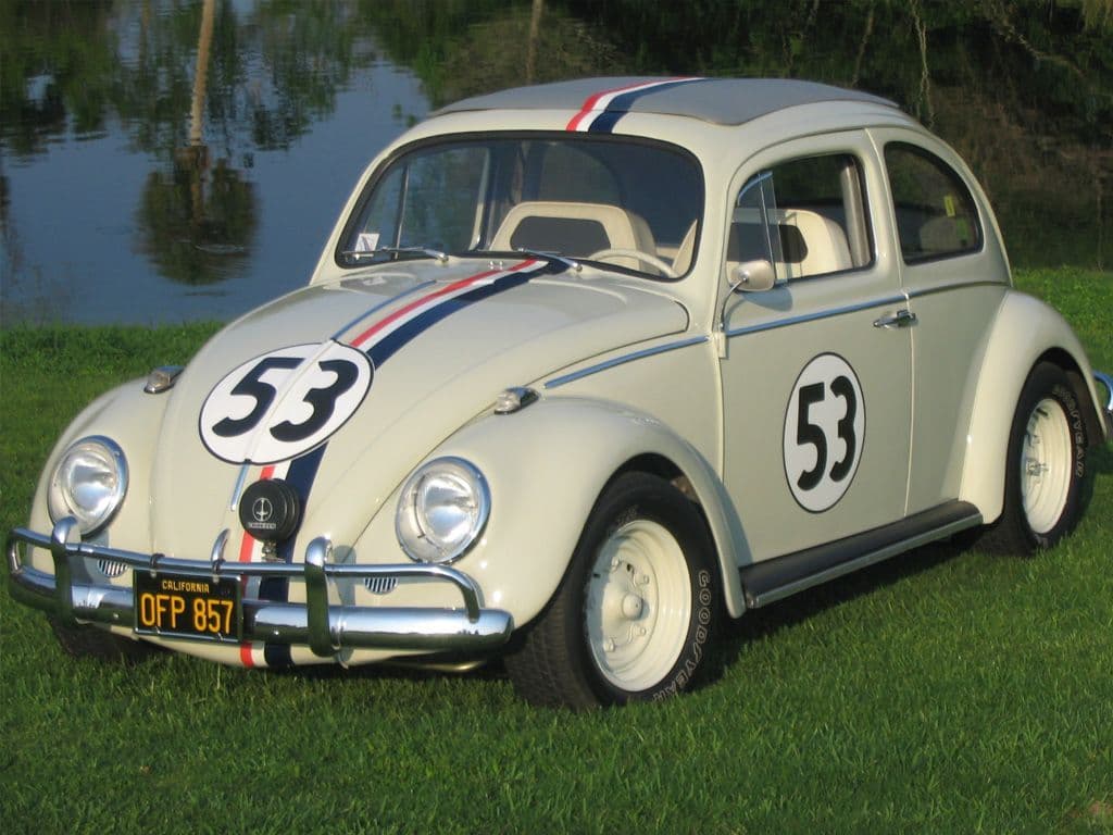 Reeks 4, voor 1 punt: Deze legendarische Volkswagen kever met nummer 53 op de kap en zijkant speelt de hoofdrol in 5 films van Disney. De eerste film, getiteld “the Love Bug” verscheen in 1969. De voorlopig laatste film kwam 25 jaar later uit. Naam graag van dit wagentje.