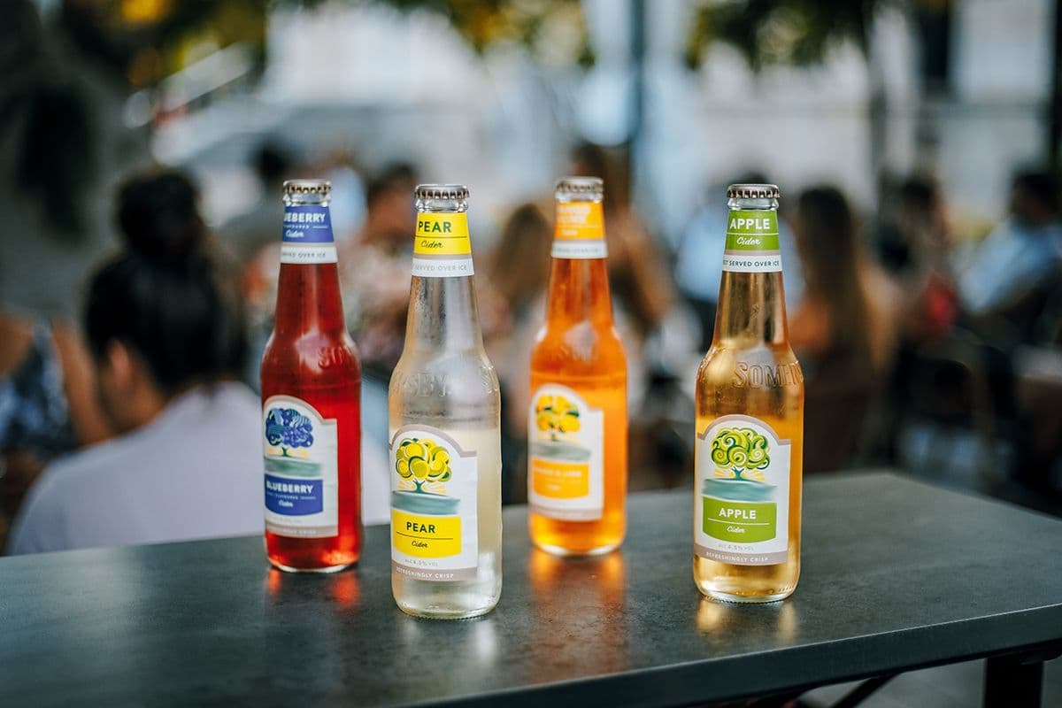 Dit bekende cidermerk werd door Carlsberg in 2008 ontwikkeld voor de Deense markt, maar verovert inmiddels de hele wereld. De cider is te verkrijgen in appel-, peer- of braambessmaak. Wat is de naam van dit cidermerk?
