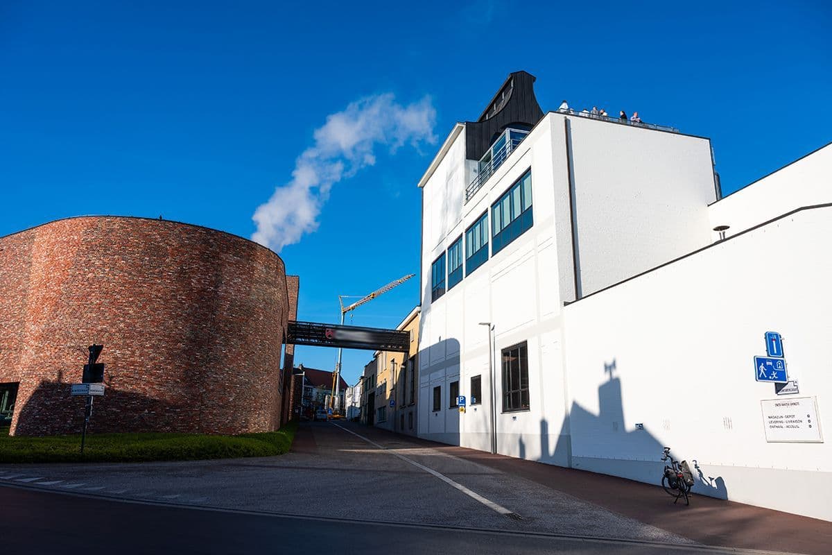 Brouwerij Bockor uit Bellegem wordt al vier generaties gerund door de familie Vander Ghinste. Het bedrijf ging telkens over op de oudste zoon en, opmerkelijk, die heeft ook al vier
generaties dezelfde voornaam. Voor de naam van hun ‘traditional blond’, het uithangbord van de brouwerij, gingen ze het bij Bockor dan ook niet niet te ver zoeken: hij werd namelijk
genoemd naar die voornaam. Hoe het dit biertje dan wel?