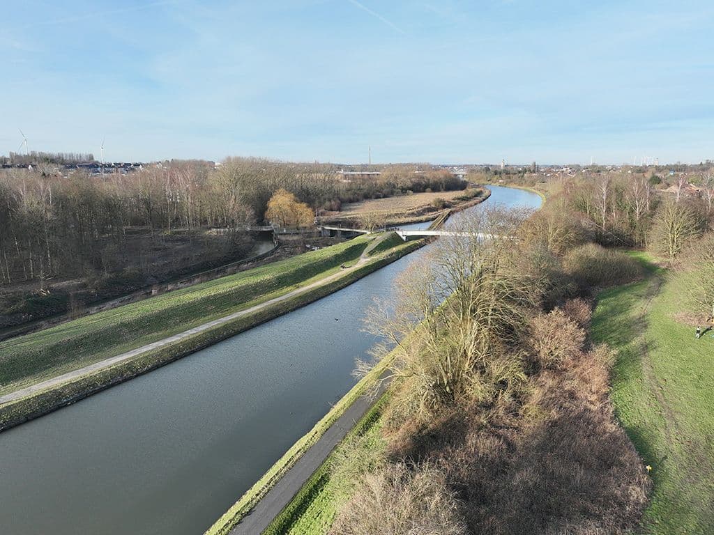 Langs de oevers van welke rivier bevonden zich de meeste van de honderdtwintig brouwerijen die het achttiende-eeuwse Brussel rijks was?