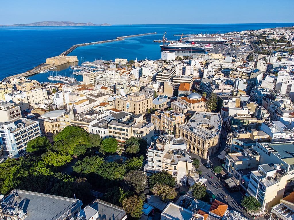 Iedereen weet dat Athene de hoofdstad van Griekenland is. Maar Griekenland heeft ook verschillende eilanden, elk met hun eigen bijzondere kenmerken en geschiedenis. Eén van deze eilanden, Kreta, heeft ook een hoofdstad die rijk is aan cultuur en geschiedenis. Weet jij welke stad de hoofdstad van Kreta is?