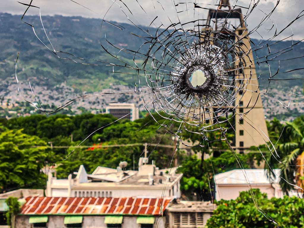 In Haïti werd in maart 2024 de noodtoestand afgekondigd na een grote gevangenisuitbraak, hierbij ontsnapten circa 4000 gevangenen. In welke stad, tevens de hoofdstad van Haïti, vond deze uitbraak plaats?