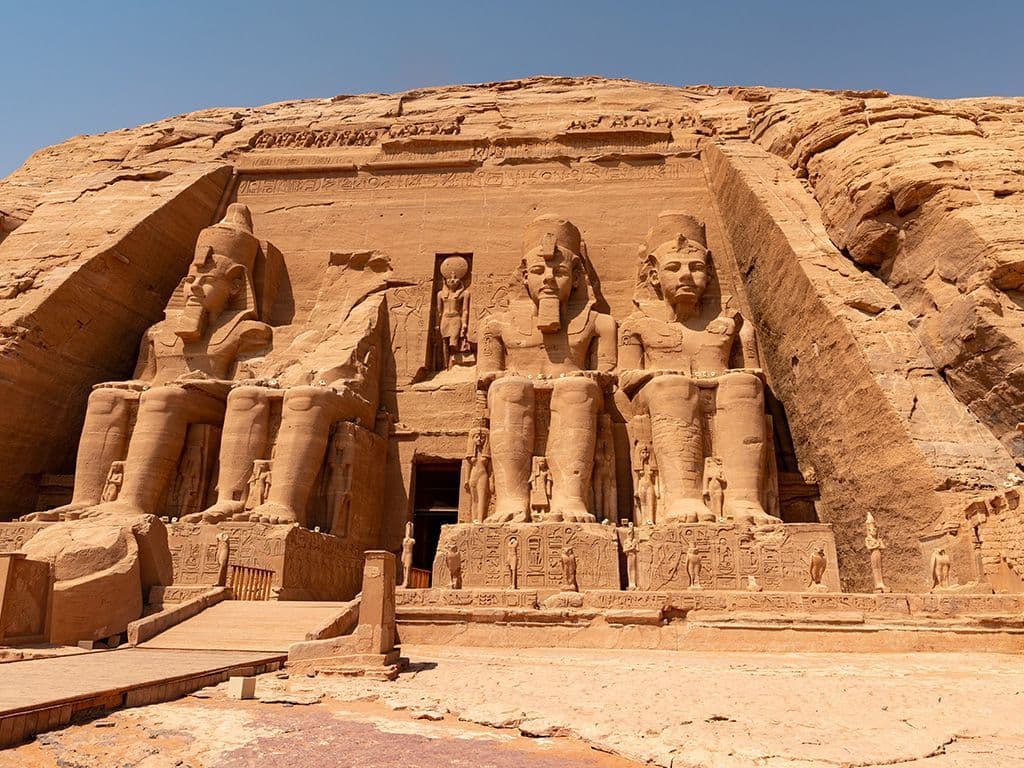 Hoe heet het Egyptische tempelcomplex op de westoever van het Nassermeer?