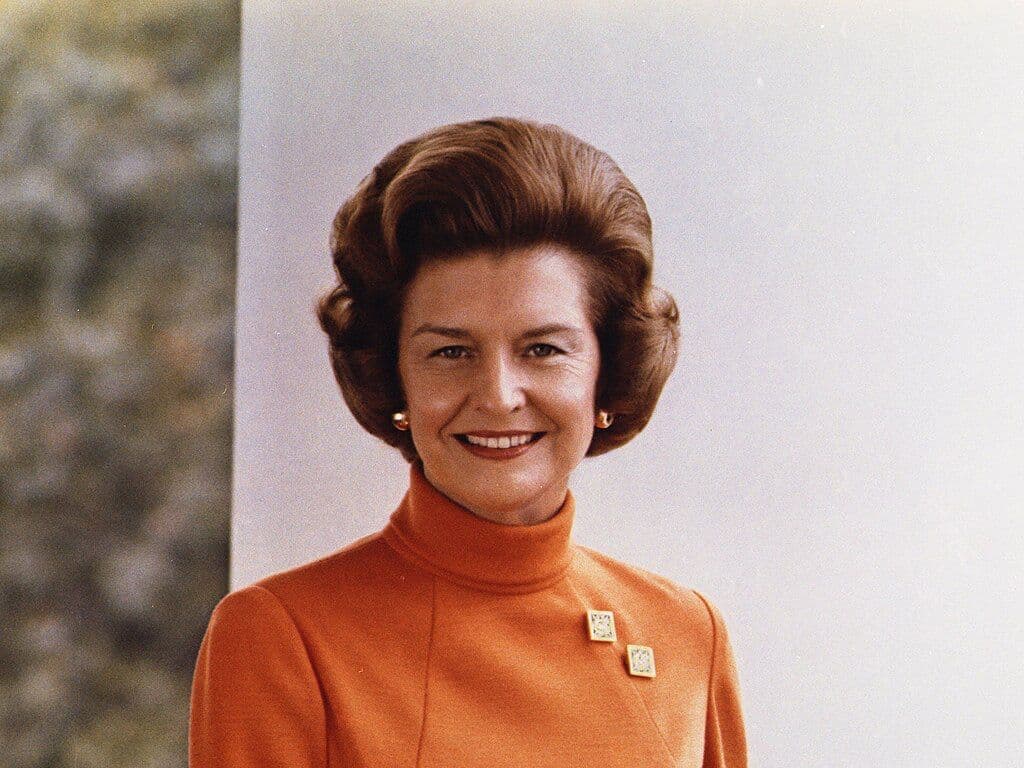 Welke First Lady van Amerika stichtte, na jarenlang zelf verslaafd te zijn geweest, een ontwenningskliniek? Ze won een gouden medaille van het Congres.