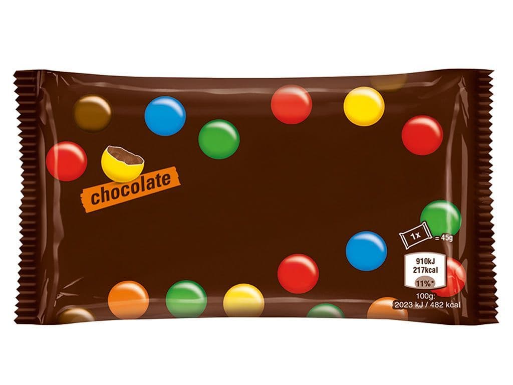 Snoepjes maken een mens gelukkig, dat is duidelijk. Voor de jongeren onder ons: M&M’s bestaat onder die naam sinds 1983 maar voordien waren de chocoladebolletjes ook al populair. De boomers onder ons herinneren zich vast nog wel dat er twee soorten bestonden: mét pindanootje er in en zonder. Die mèt, dat waren de Treets, die zonder?