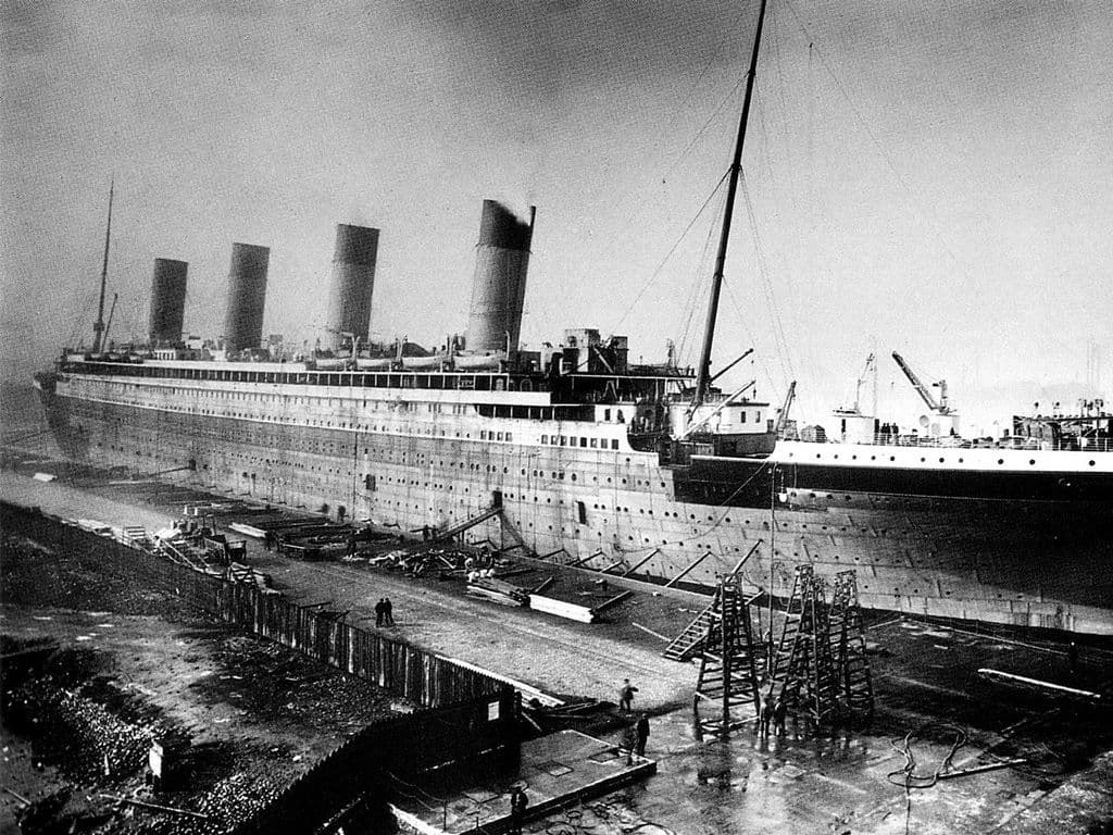 In deze stad in het Verenigd Koninkrijk werd in 1909 op de scheepswerf Harland and Wolff begonnen aan de bouw van het luxeschip Titanic. Welke stad?