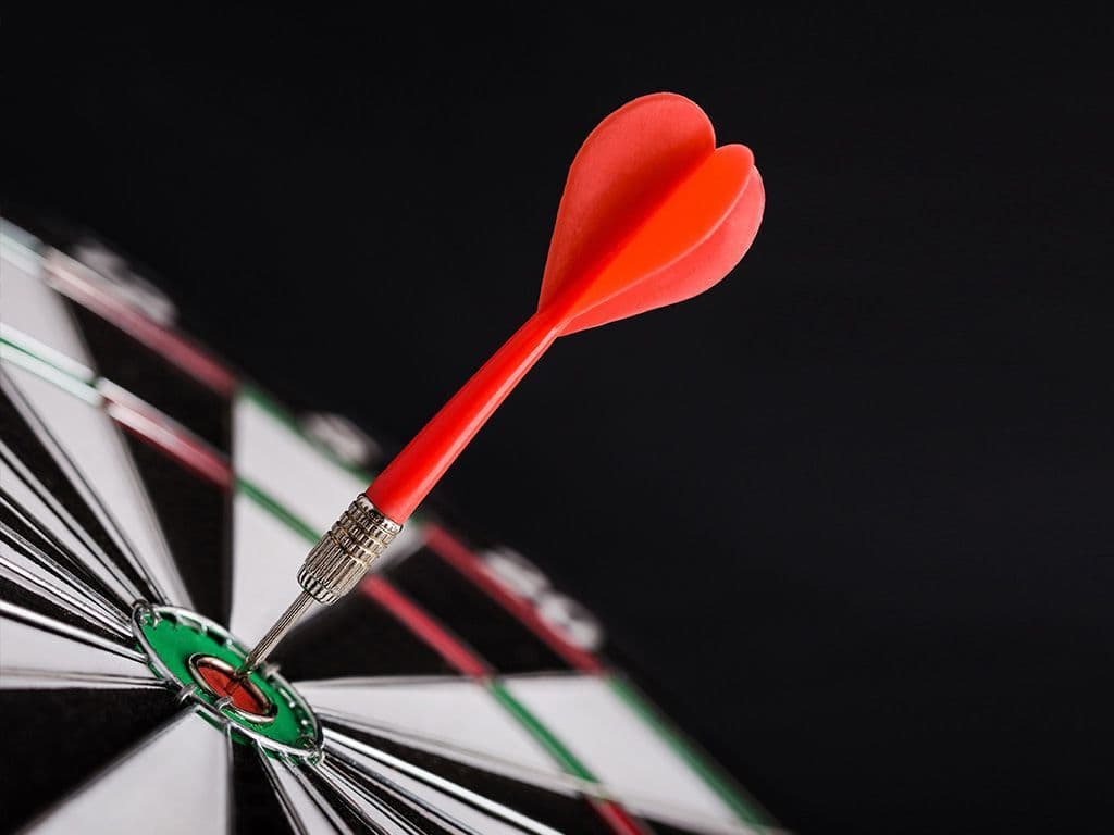 In het dartspel kan je met één worp een groot aantal punten scoren als je de cirkel precies in het middelpunt van het bord raakt. Daarmee verdien je dan 50 punten. Wat is de Engelstalige term voor het middelpunt van een dartbord?