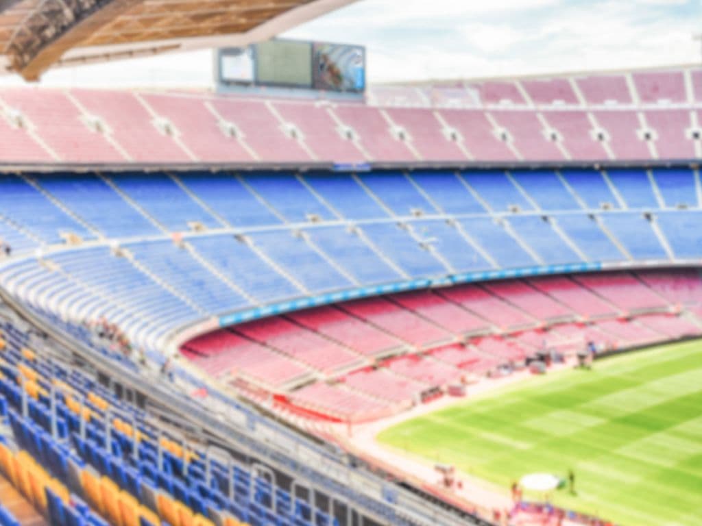We zoeken de naam van het voetbalstadion in Barcelona. Het is het thuisstadion van FC Barcelona en het Catalaans voetbalelftal. Het stadion werd geopend in 1957 met een capaciteit van 93.053 plaatsen. Wat is de naam?