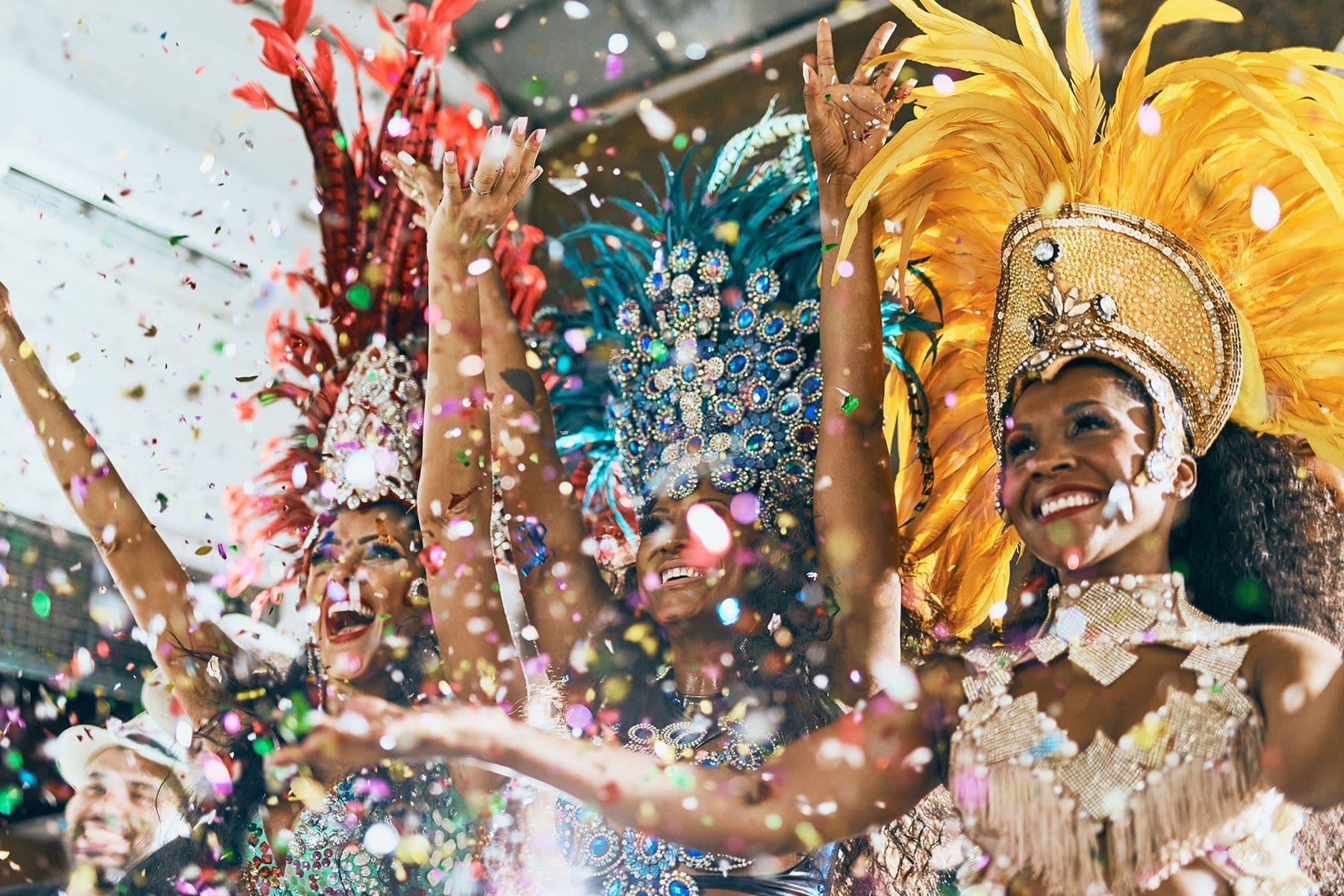 Een mooi beeld van het carnaval in Rio de Janeiro in Brazilië waar de gemiddelde Braziliaan heel wat geld aan spendeert. Maar welk geld ? Wat is de munteenheid van Brazilië?