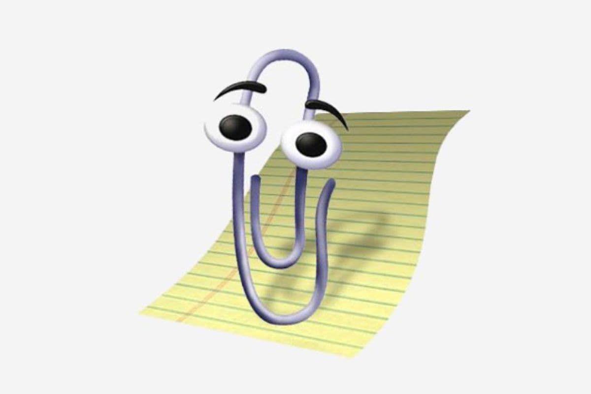 Deze paperclip was de Office assistent van in de versies van Microsoft Office 97 tot 2003. Het was de bedoeling om van hem een slimme helpfunctie te maken. Wat was de naam van deze 'voorloper van de chatbot'?