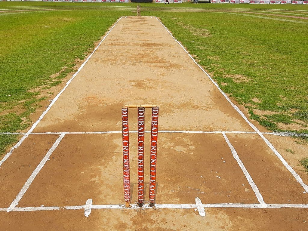 In welke sport kan men op het veld de volgende posities innemen: Fine leg, backward short leg, long on, extra cover, cover point en silly point?