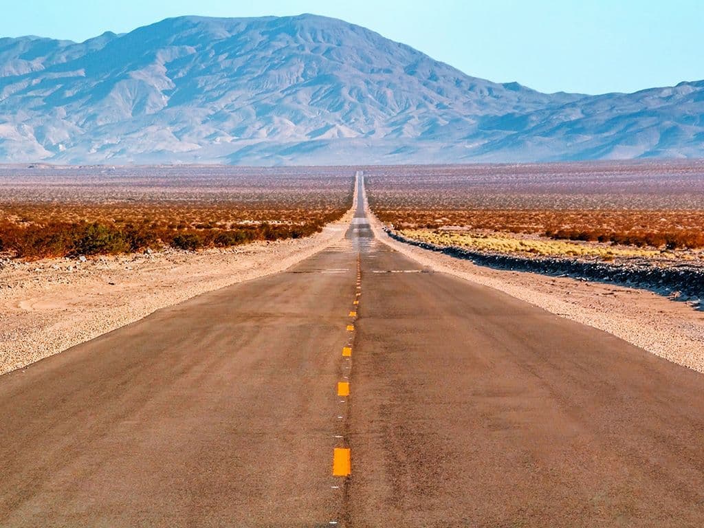 Wat is de naam van het woestijndal in het oosten van Californië, die bekend staat als het droogste en heetste punt in Noord-Amerika, en die met 134 graden Fahrenheit het record houdt van de hoogste temperatuur die ooit ter wereld is gemeten?