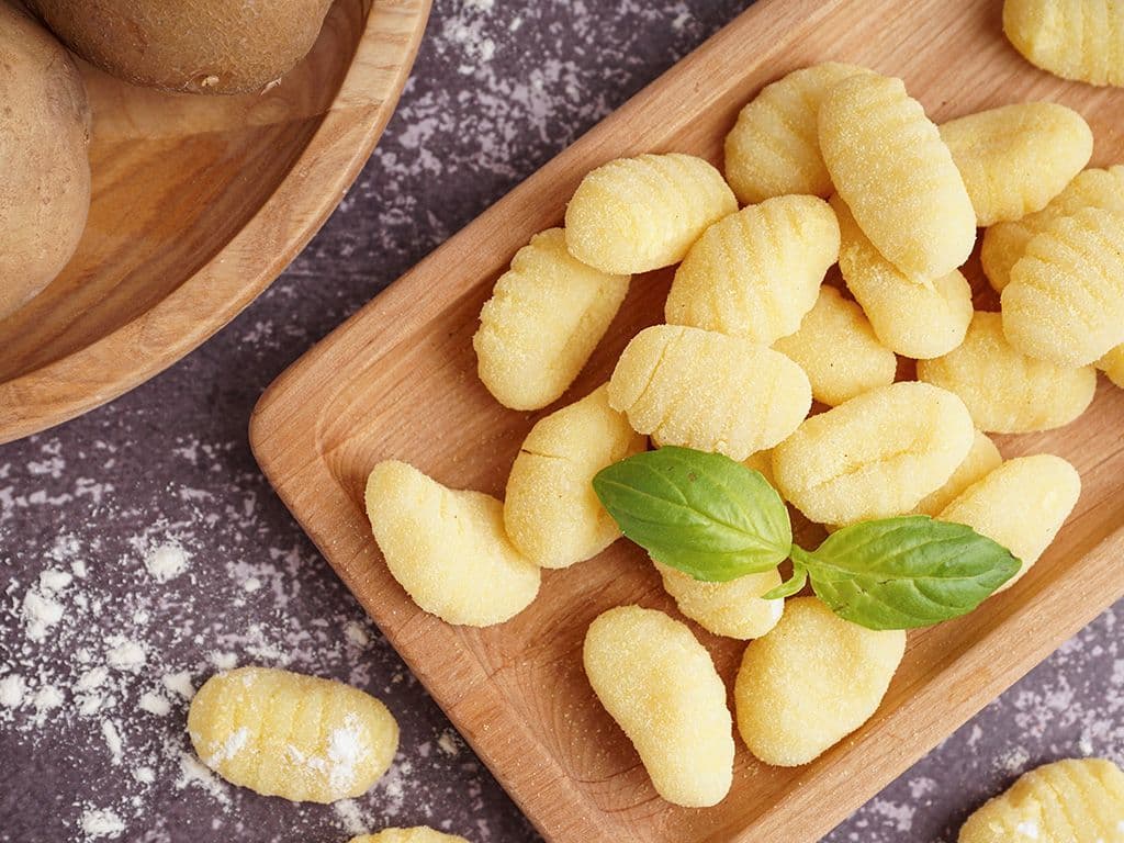 Wat is de naam van deze Italiaanse pasta-soort? De Aziatische varianten worden vaak met het Engelse woord dumpling aangeduid, de Nederlandse variant is knoedel.