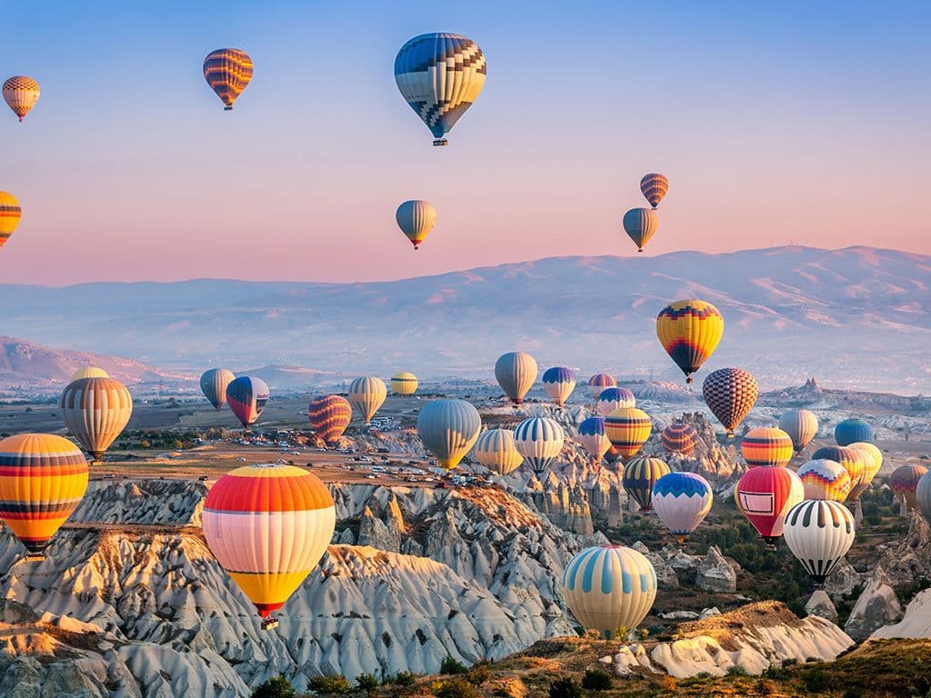 Hoe heet de mand onder een hete luchtballon?