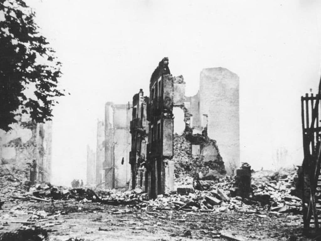 Dit Baskische dorp werd gebombardeerd door de Duitse Luftwaffe in 1937 tijdens de Spaanse Burgeroorlog. Pablo Picasso vereeuwigde dit in een schilderij. Hoe noemt dit dorp?