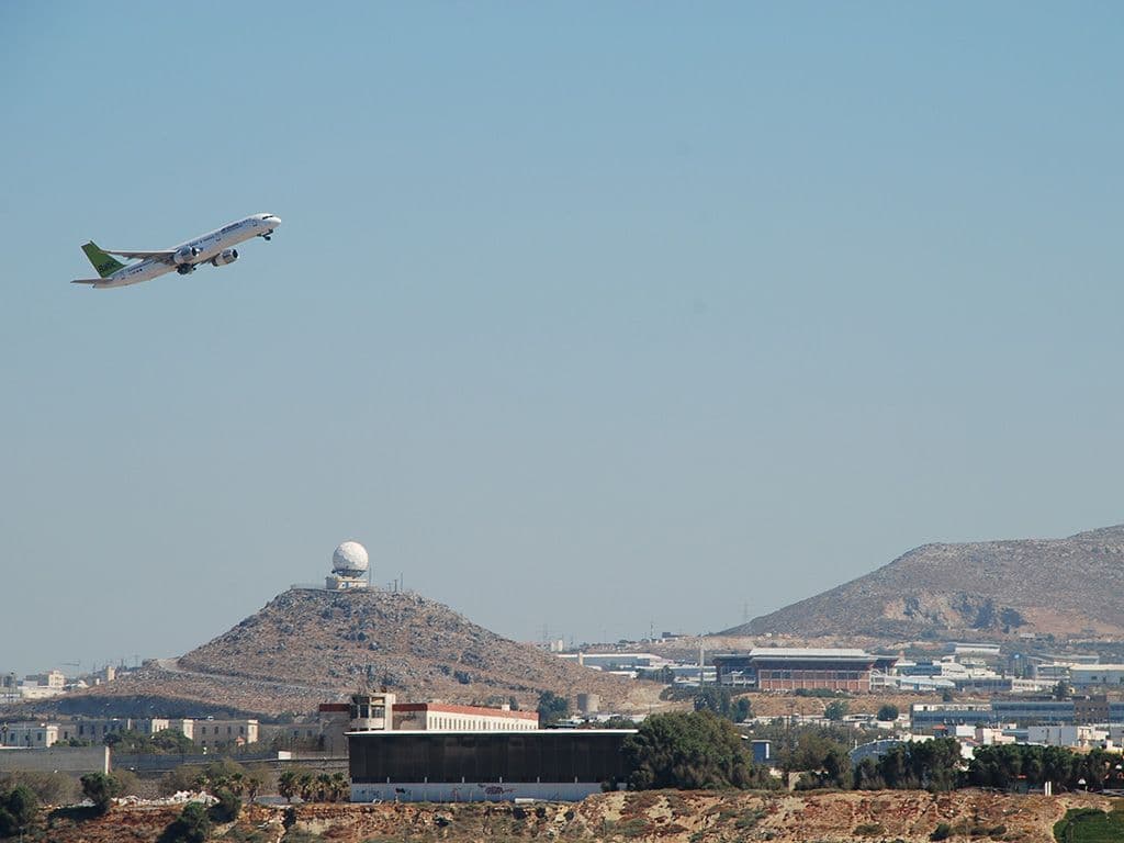 Kreta heeft twee luchthavens: de luchthaven van Heraklion en nog een andere, die toeristen vaak gebruiken voor vluchten naar het westelijke deel van het eiland. Weet jij de naam van deze tweede luchthaven?