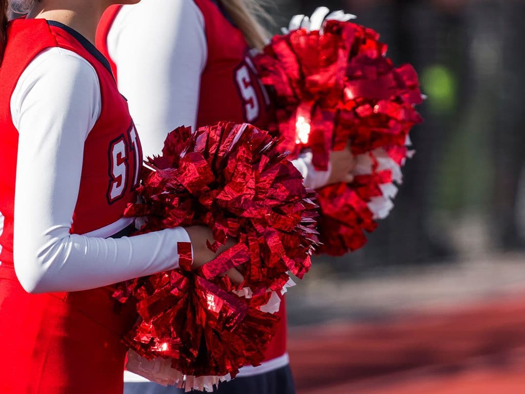 Het is een jaarlijkse traditie in de VS waarbij iedereen van de high school of college samenkomt met de inwoners van de town. Dit gebeurt meestal aan het einde van september of begin oktober, om alumni en voormalige inwoners te verwelkomen bij terugkomst. Het is een meerdaags evenement waarbij de banquet of het gala centraal staat. Voor de rest bestaat het veelal uit een wedstrijd american football of soms een andere sport zoals basketbal, ijshockey of voetbal. Verder bestaat het evenement uit activiteiten voor studenten en alumni, een parade met een showband en de bekroning van een queen (en op veel scholen ook een king) hoe heet dit Amerikaans evenement?
