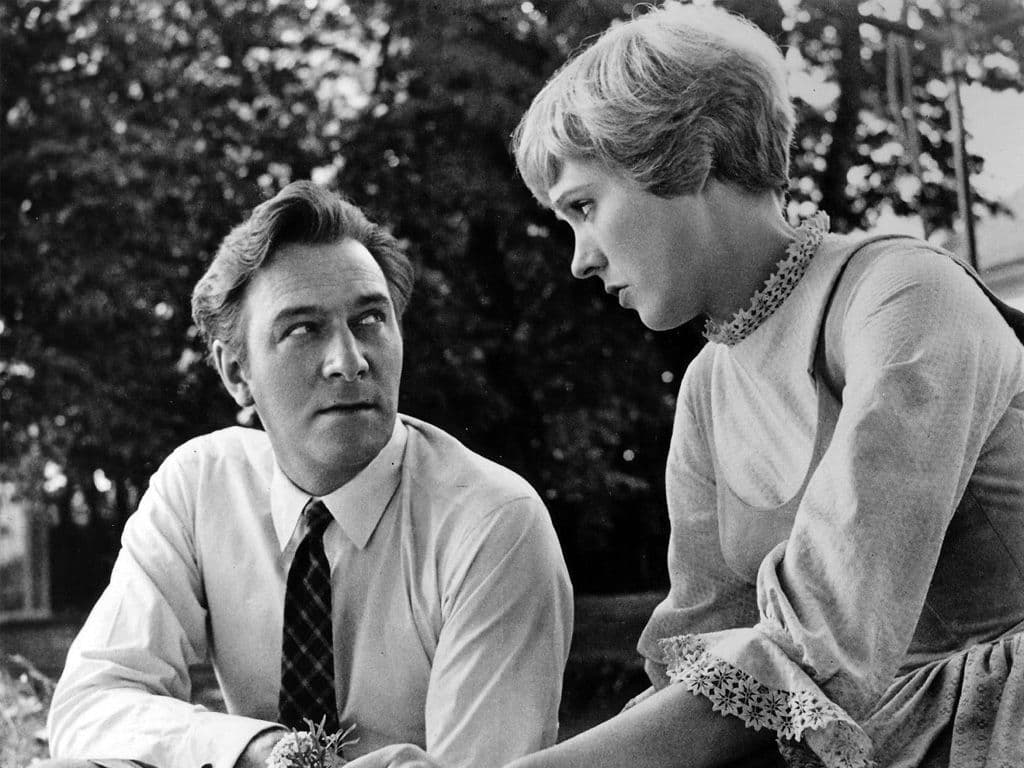 Elke kerstperiode is het van dat. Klassiekers als Sisi, Home Alone en ‘The sound of Music’worden
van onder het stof gehaald. Deze laatste, de musicalfilm over de familie Von Trapp kwam uit in 1965
en werd geregisseerd door Robert Wise. De mannelijke hoofdrol werd vertolkt door Christopher
Plummer, maar welke Britse actrice speelde de rol van Maria, de gouvernante?