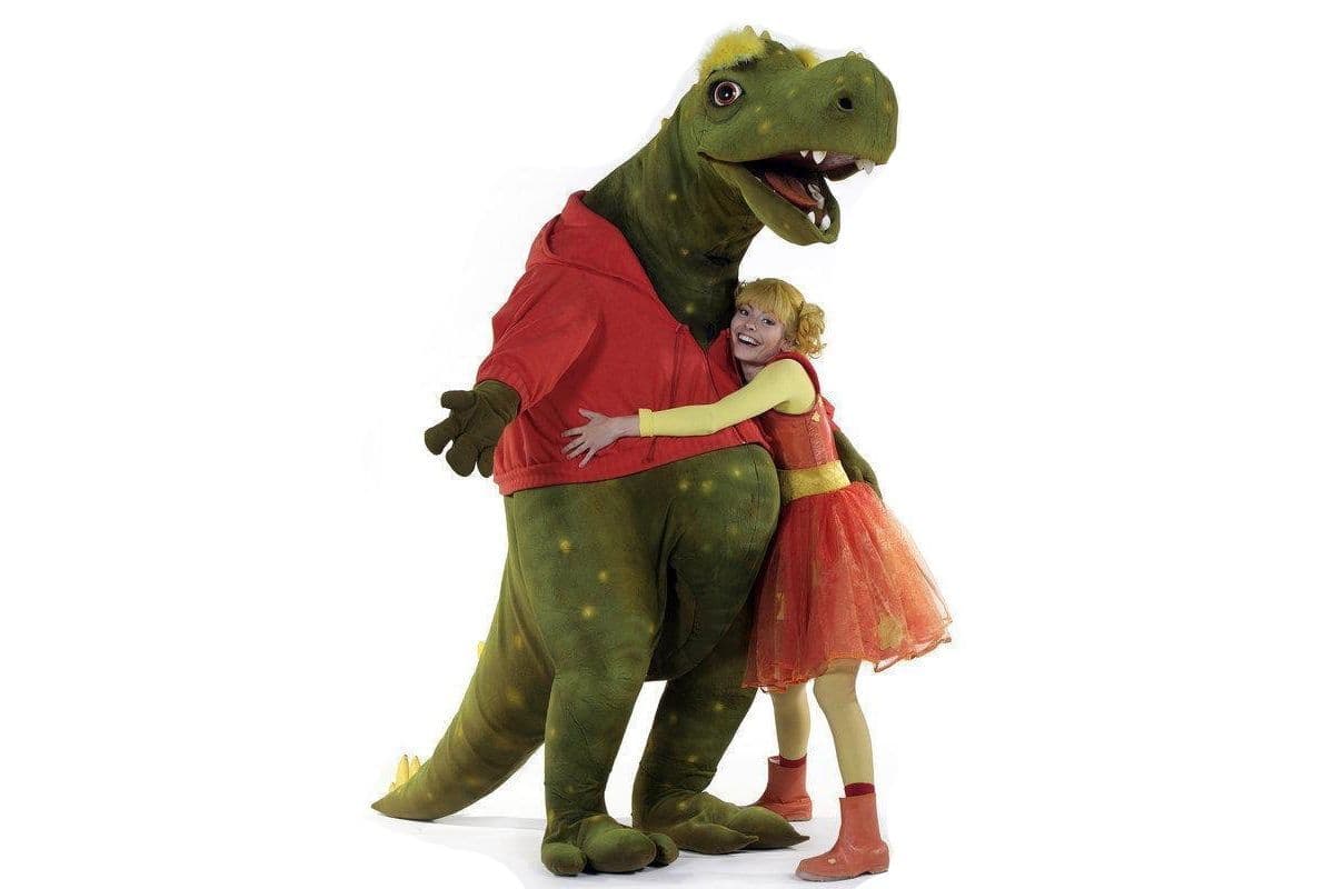 Een vraag over Ketnet Junior. Hier ziet u Kaatje met haar grote groene vriend. Wat is de naam van deze grote groene vriend?