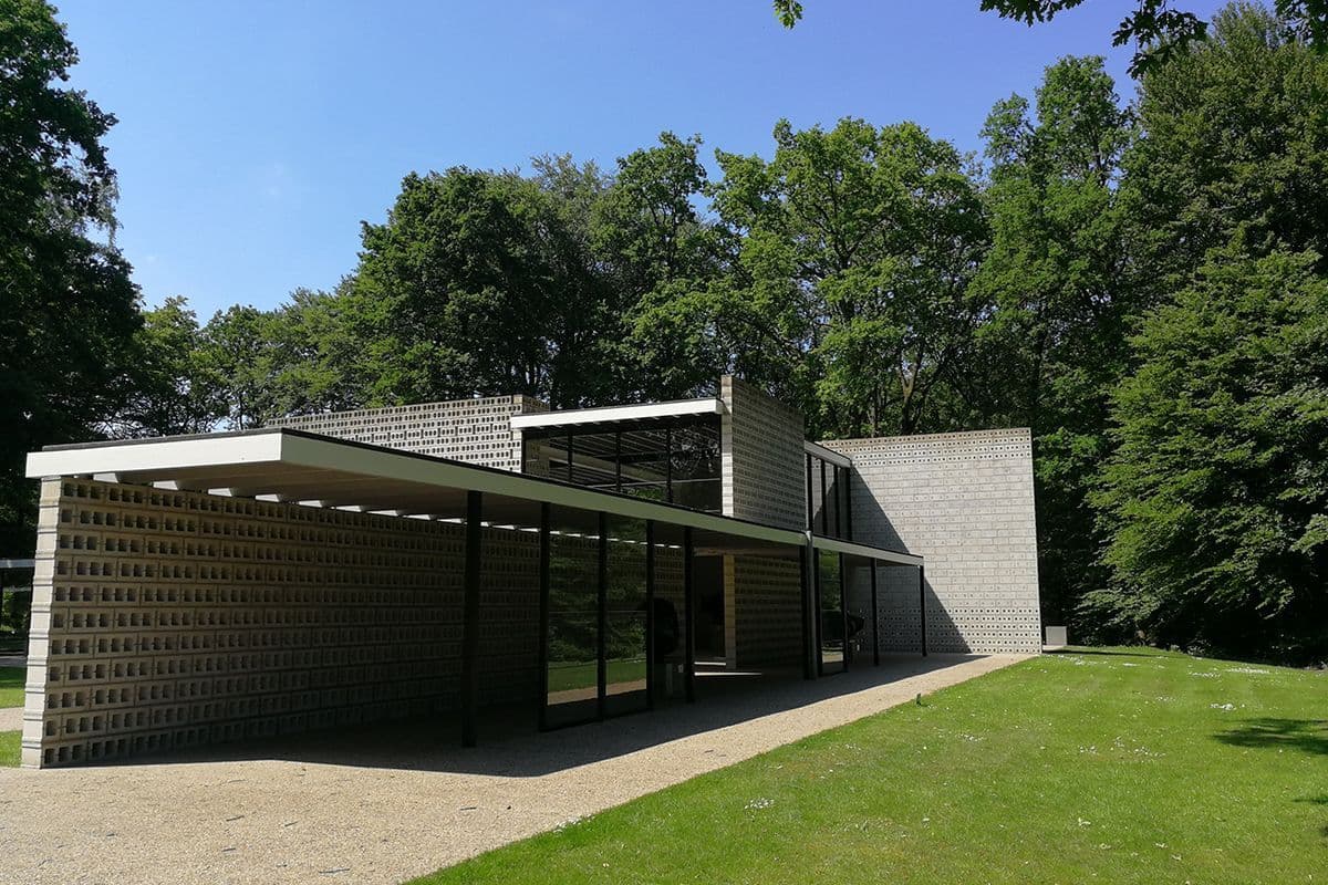 Welke Belgische architect bouwde het Kröller-Müller museum te Otterloo, Nederland?