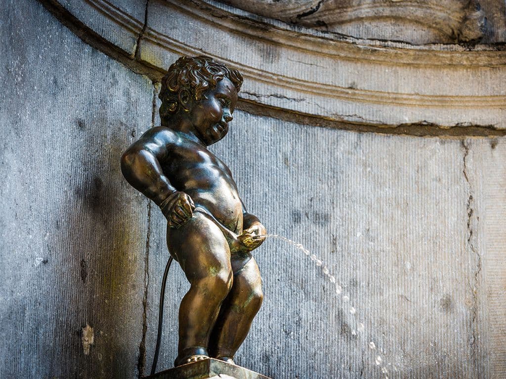 Hoe verwijzen onze Franstalige landgenoten naar één van onze bekendste nationale symbolen, een 58 cm groot ventje op een sokkel die zich bevindt aan de hoek van de Stoofstraat en de Eikstraat, niet ver van de Grote Markt in Brussel?