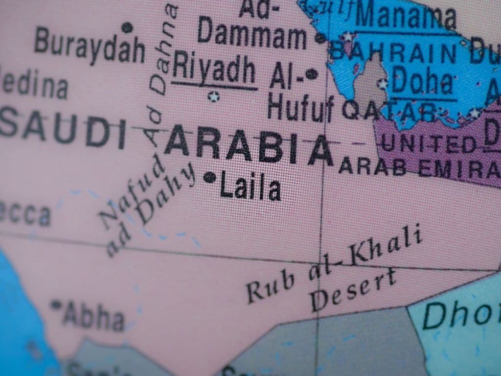 Rub al Khali is een woestijn van veranderlijke zandduinen in het zuiden van Saoedi-Arabië en rond de grenzen met Oman en Jemen. Het is een van de grootstezandwoestijnen in de wereld met een oppervlakte van 650.000 vierkante kilometer. Onder welke Nederlandse naam kennen wij deze woestijn?