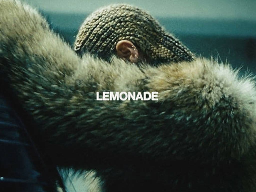 Het album Lemonade werd door Rolling Stone uitgeroepen tot het beste album van de 21e eeuw tot nu toe, in januari 2025. Het album werd genomineerd voor negen Grammy Awards tijdens de 59e Grammy Awards in 2017, waaronder die voor Album of the Year, Record of the Year en Song of the Year. Het won die voor Best Urban Contemporary Album en Best Music Video, maar verloor Album of the Year aan Adele's 25. Van wie is het album Lemonade?