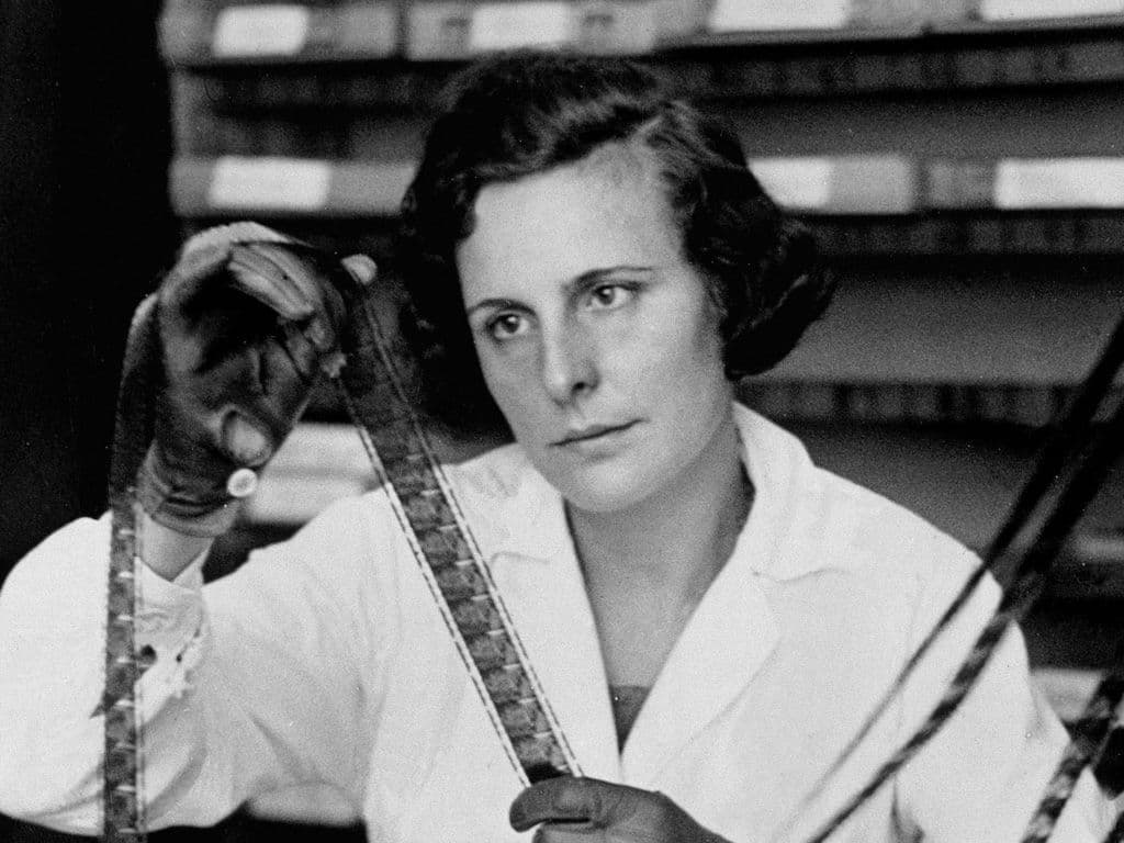 De propagandafilm “Olympia – Festival of Nations” (1938) over de Olympische Spelen van Berlijn werd gemaakt voor het naziregime. Hiervoor hadden Hitler en de NSDAP een vaste huiscineaste, geboren in 1902. Wie was deze cineaste?