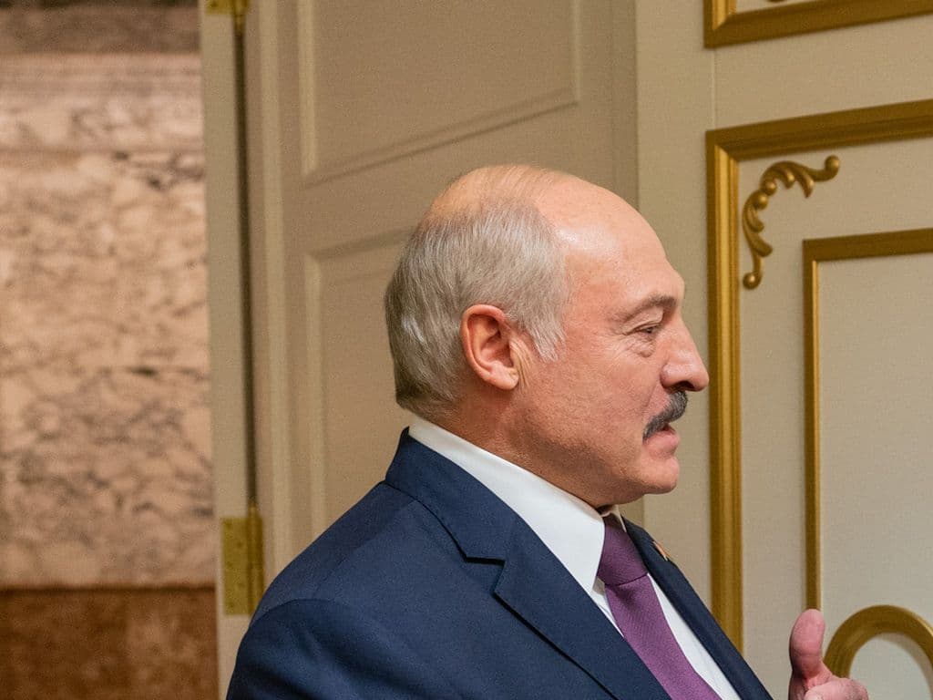 Op 14 augustus 2020 beweerde Svetlana Tichanovskaja dat ze de presidentsverkiezingen had gewonnen met 60-70% van de stemmen in Wit-Rusland. In de dagen ervoor en erna waren er hevige protesten tegen de herverkozen president van Wit-Rusland. Hij wordt wel de "laatste dictator" van Europa genoemd, omdat hij bij de voorgaande vijf verkiezingen geen serieuze uitdager had gehad. wat is zijn naam?