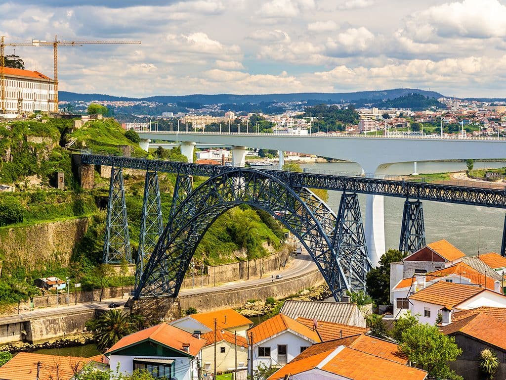 Nog eens een korte vraag: In welke stad ligt de Maria Pia-brug, ontworpen door Gustav Eiffel?