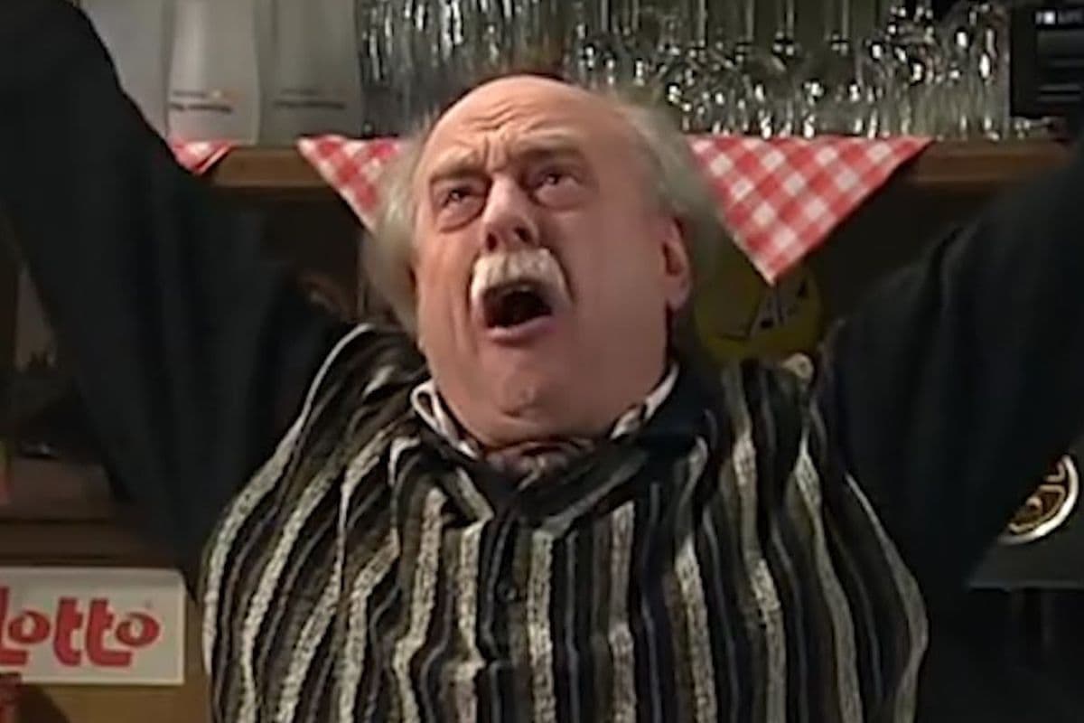 Hoe heet de frisdrank waarop Maurice van F.C. De Kampioenen verzot is?