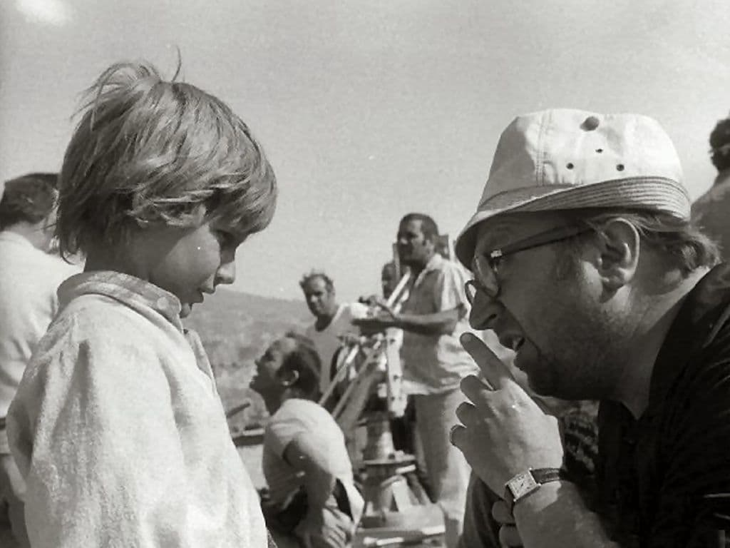 We zoeken een film uit het jaar 1968 geregisseerd door Sergio Leone. In de hoofdrollen zien we onder andere Henry Fonda, Charles Bronson en Claudia Cardinale. Maar dit waren niet de enige sterren, ook de filmmuziek van Ennio Morricone speelt hier een hoofdrol en behoort tot de bekendste en best verkopende aller tijden! Wat is de titel van deze iconische film?