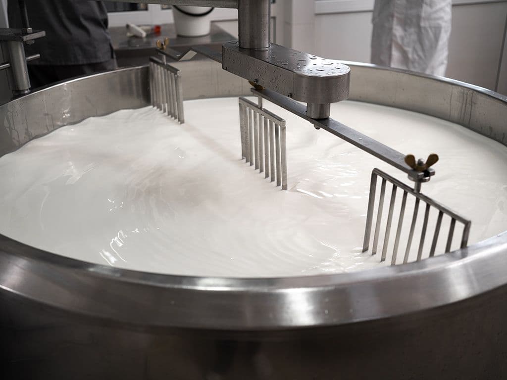 We zoeken een woord van 13 letters. Het gaat om een proces in de voedselindustrie dat schadelijke bacteriën in aan bederf onderhevig voedsel vernietigt door het kort te verhitten zonder het product zelf te beschadigen. Het proces is naar zijn uitvinder genoemd, wat zoeken we?