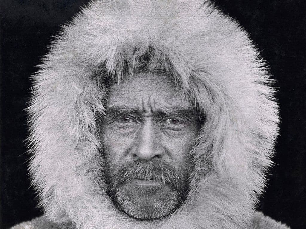 Deze man is een Amerikaans ontdekkingsreiziger. Hij claimde in 1909 als eerste persoon de Noordpool te hebben bereikt, hetgeen tegenwoordig door velen als onwaarschijnlijk wordt gezien.