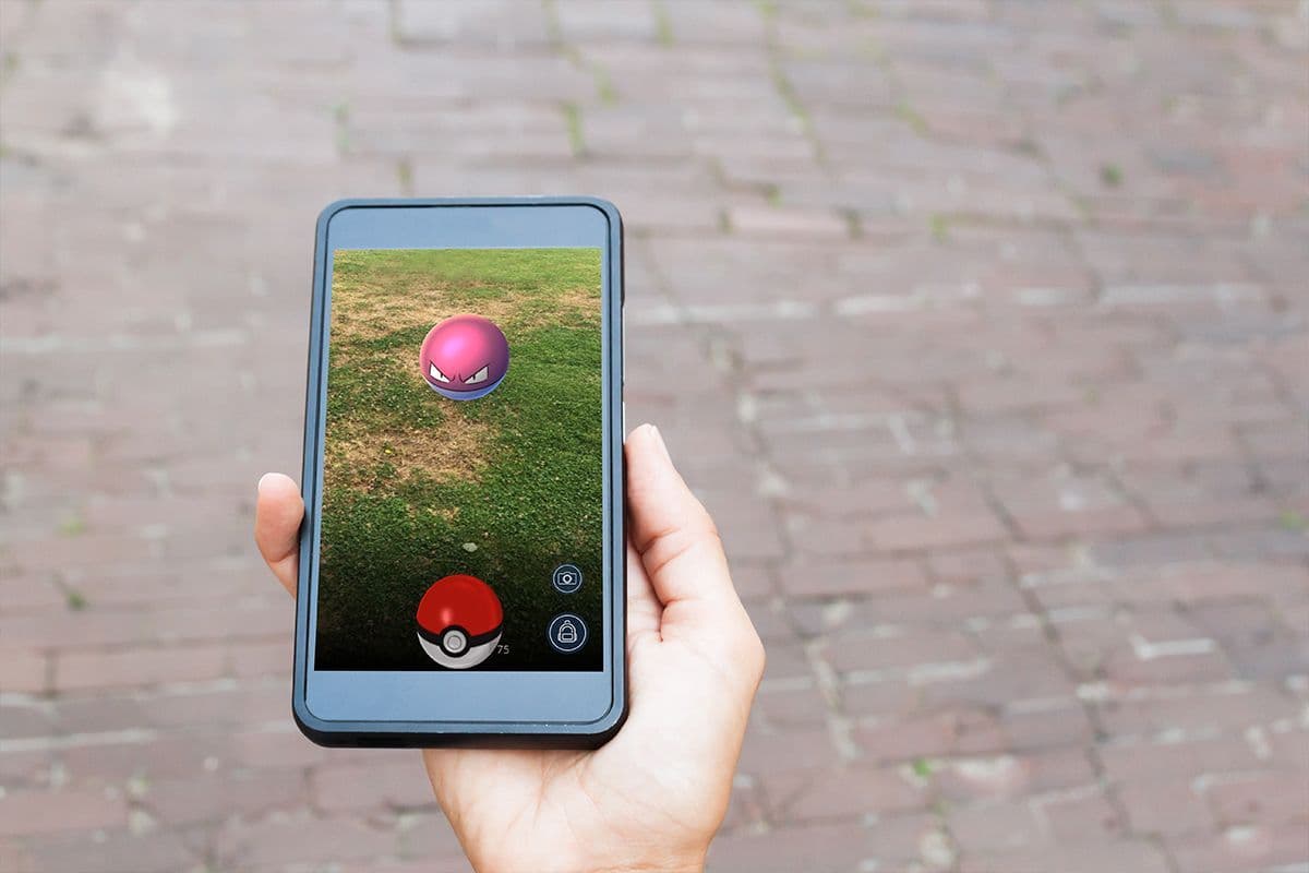 In 2016 was de Pokemon Go hype niet weg te denken uit de actualiteit. Het was zo populair dat het op een bepaald moment zelfs voor allerlei overlast begon te zorgen zoals geluidshinder, foutparkeren, sluikstorten en wildplassen. In welk Antwerps polderdorp kloegen de bewoners van overlast en werd een avondklok ingevoerd? U kent het oude douanekantoor van dit dorp ook uit de Mega Mindy-reeks dat daar dienst doet als politiekantoor.