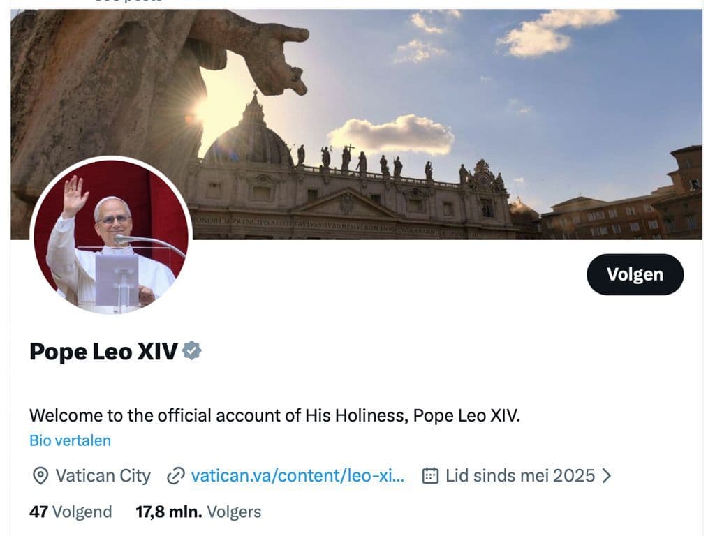 Ook de paus zit op X (Twitter). Wij willen graag zijn accountnaam weten. De Latijnse term betekent letterlijk 'bruggenbouwer' of 'wegbereider'. Oorspronkelijk was het de naam van een Romeinse priester die kwade invloeden moest afweren wanneer men zijn thuishaven verliet.
