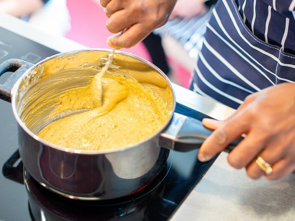 Wat is de Franse, ook in onze kookboeken, gebruikte naam voor het mengsel van gesmolten vet en bloem die dient als basis voor allerhande sausen en soepen?