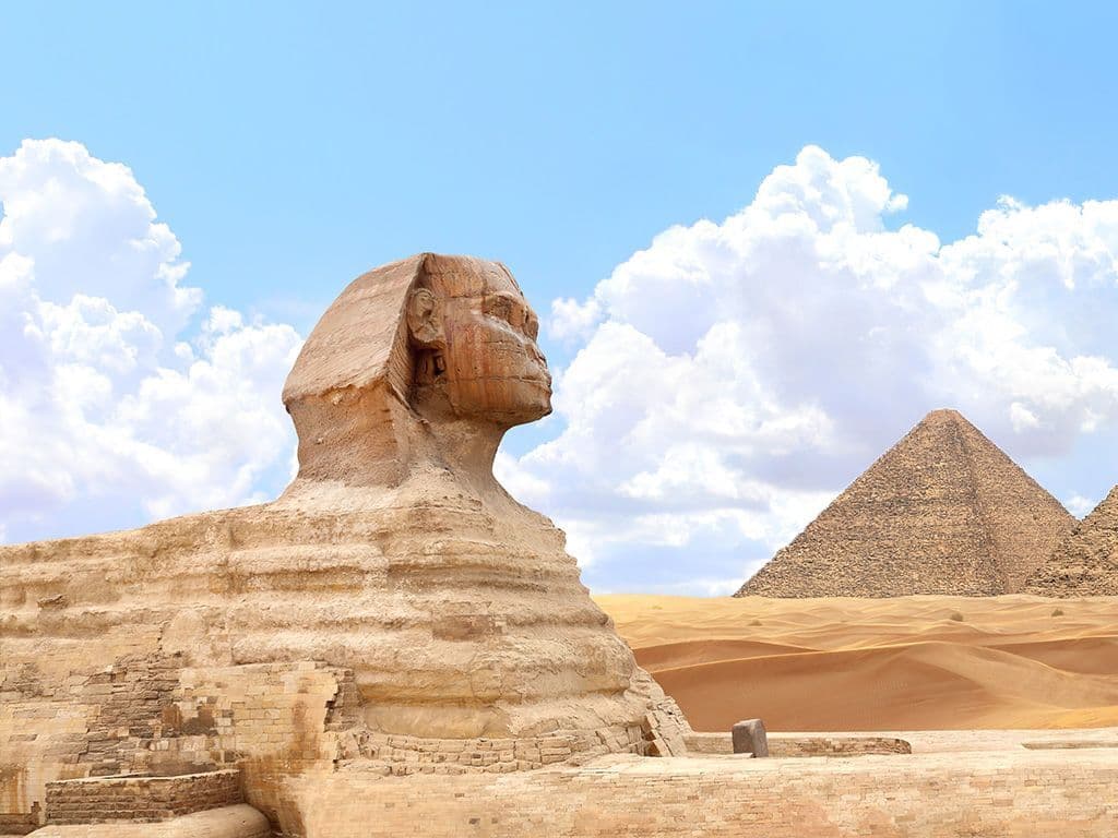 U ziet het grootste en bekendste beeld van een sfinx ter wereld. Het staat in een Egyptische necropool met de rug naar de piramide van Chefren. Graag de naam van dit beeld en de gelijknamige necropool.