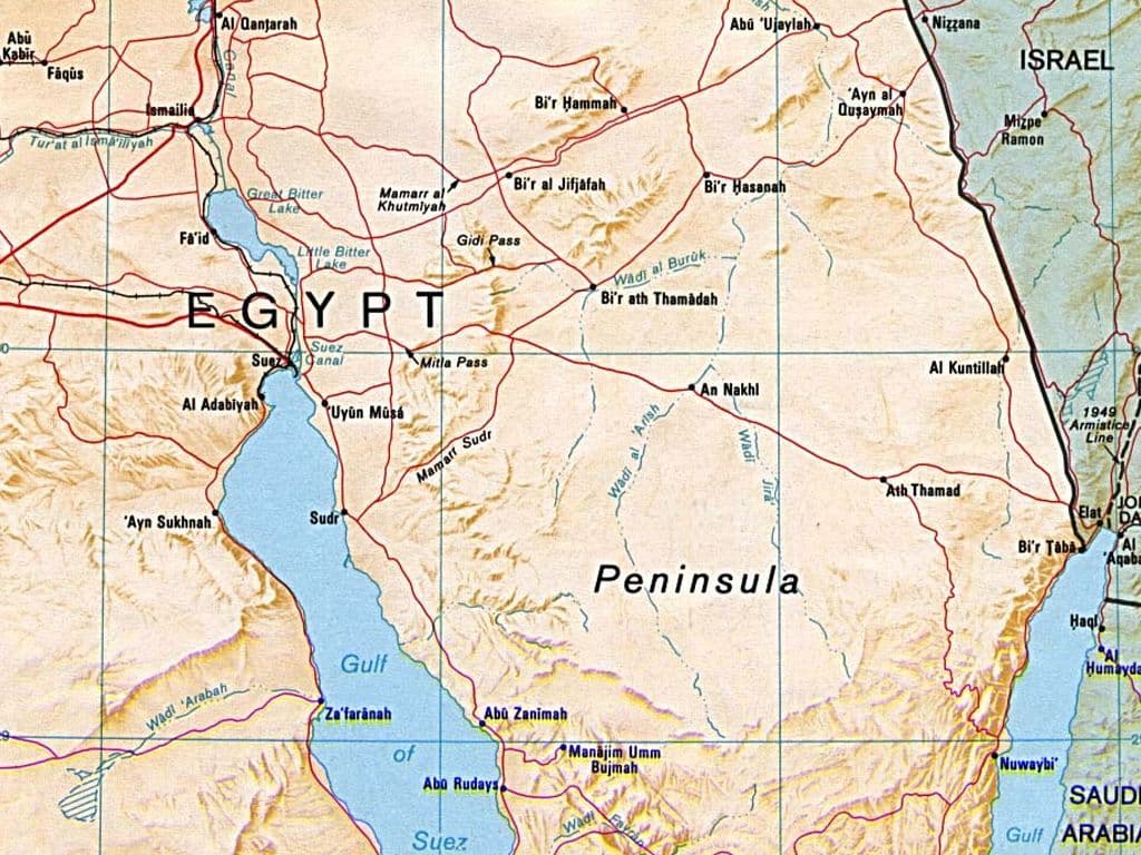 Hoe heet het driehoekige schiereiland van Egypte waar in oktober 2015 een vliegtuig neergestort is door een bom van de terreurgroep IS?