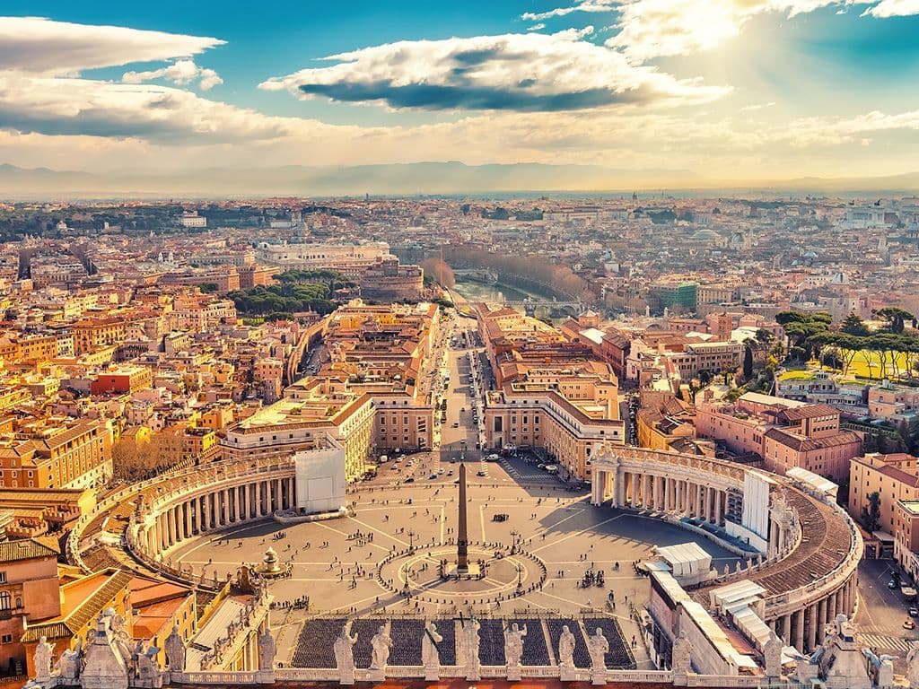 In één van de boeken van Dan Brown gaat Robert Langdon in Rome op zoek naar ontvoerde kardinalen en gestolen antimaterie. Een fictief verhaal waarbij Rome maar net aan een catastrofe ontsnapt. Misschien had u zelf al eens het geluk de historische locaties te bezoeken die in de film dienst doen als decor. Weet u dan ook wie de architect was van het Sint-Pietersplein?