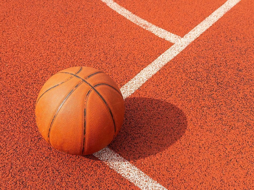 Welk Amerikaans merk van sportgerief levert al meer dan 30 jaar de officiële bal voor de NBA?