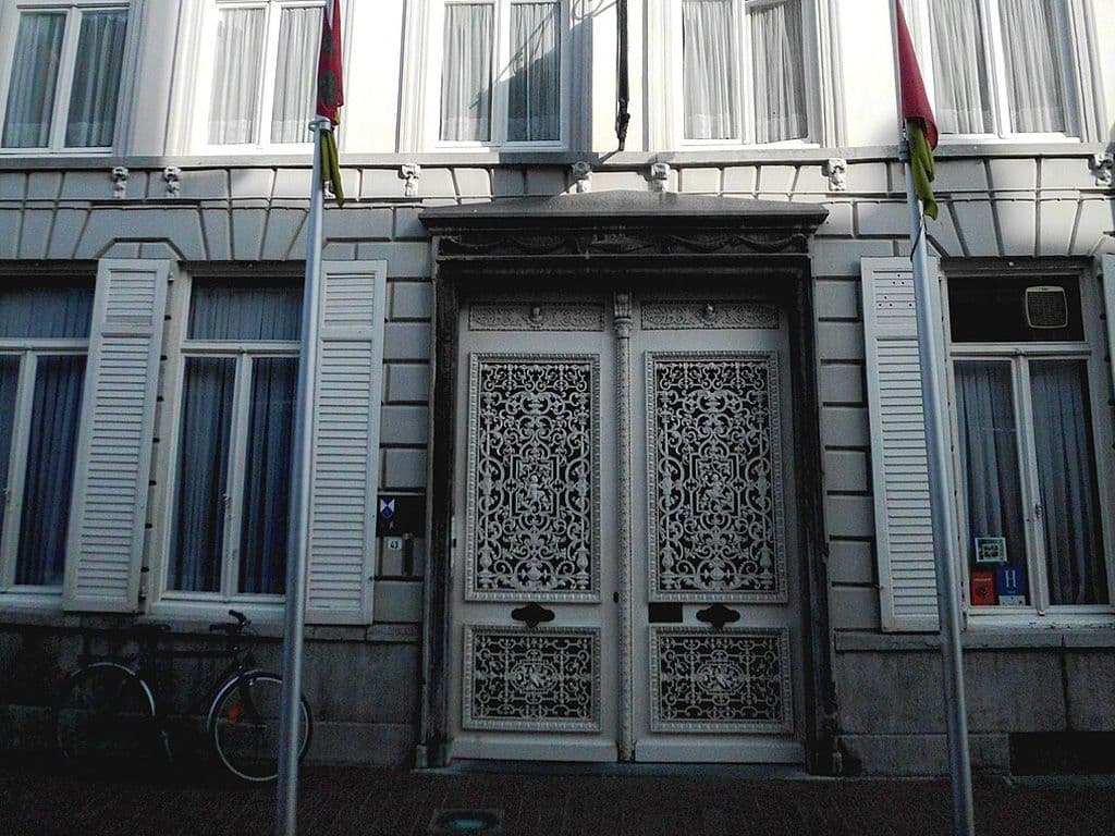 We zoeken de naam van een museum in Poperinge met schilderijen, foto’s en tekeningen van artistieke soldatenhanden die het dagelijkse leven schetsten achter het front tijdens de Eerste Wereldoorlog. Welk museum zoeken we?