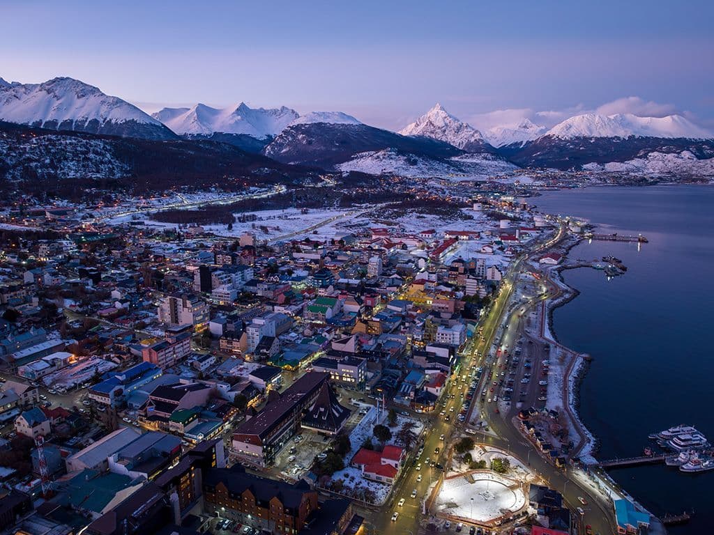 Voor deze vraag zoeken we de zuidelijkste stad ter wereld. Ze is gelegen aan de zuidelijke kust van de provincie Vuurland, Antarctica en Zuid-Atlantische eilanden van Argentinië, aan het Beaglekanaai. Welke stad zoeken we?